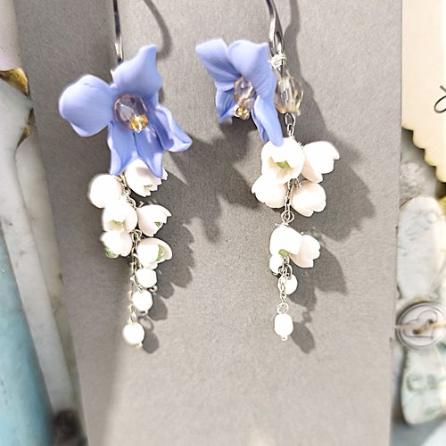 Boucles d oreilles avec violette et muguets
