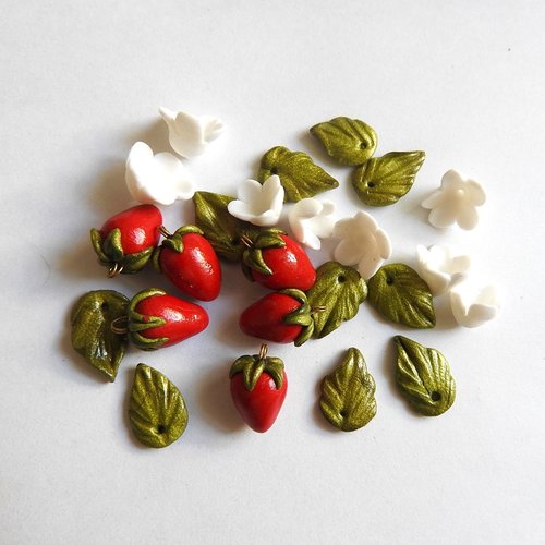 Lot 6 fraises 10 feuilles, 12 fleurs blanche