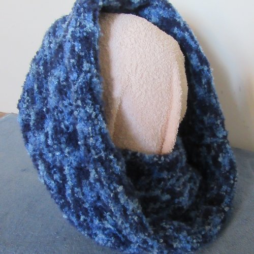 Bonnet, snood, capuche écharpe tricot fait main.