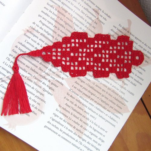 Marque page, signet en dentelle de crochet rouge. création fait main.