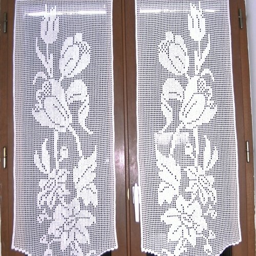 Rideaux brise-vue au crochet en coton blanc. motifs fleurs tulipe fait main.