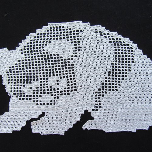 Panda, napperon au crochet en coton blanc. fait main. linge de table déco textile. (4)