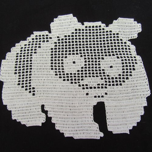 Napperon panda au crochet en coton blanc. fait main. linge de table déco textile (1)