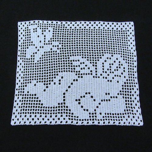 Napperon angelot et papillon crochet fait main. linge de table.