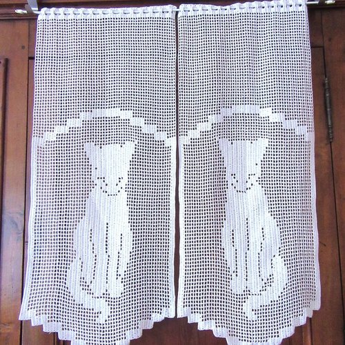 Rideaux brise-vue, voilage chats assis. dentelle de crochet création fait main.