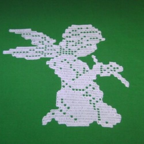 Napperon ange musicien . crochet fait main ,coton blanc.