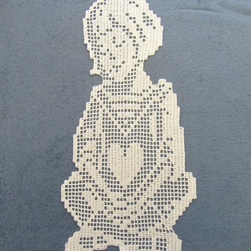 Napperon  fillette en dentelle de crochet en coton. création fait main.