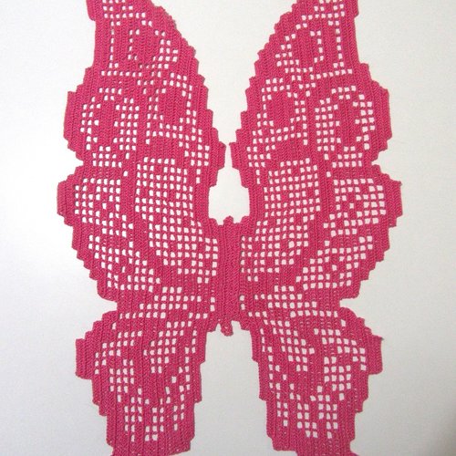 Napperon papillon rose, dentelle de crochet. déco linge de table.