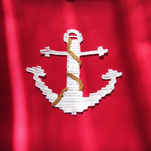 Ancre marine et sa chaine. customisation dentelle de crochet.