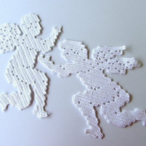 Napperons duo d'anges . création crochet fait main. pièce pour customisation , déco textile