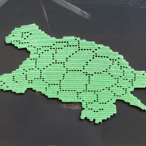 Napperon tortue dentelle de crochet fait main. linge de table , déco textile.