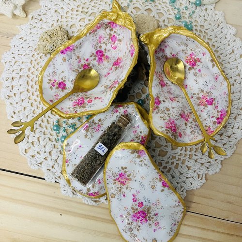 Lot de 4 coquilles d’huîtres décorées fleuries rose & or – coupelles artisanales, vide-poches, porte-bijoux et service sel & poivre