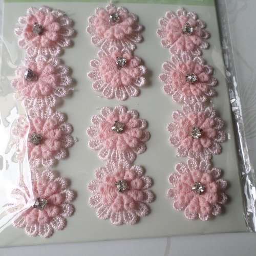 X 1 planche de 12 fleurs 3d coton dentelle rose+strass blanc sur tige en étal argenté 25 mm