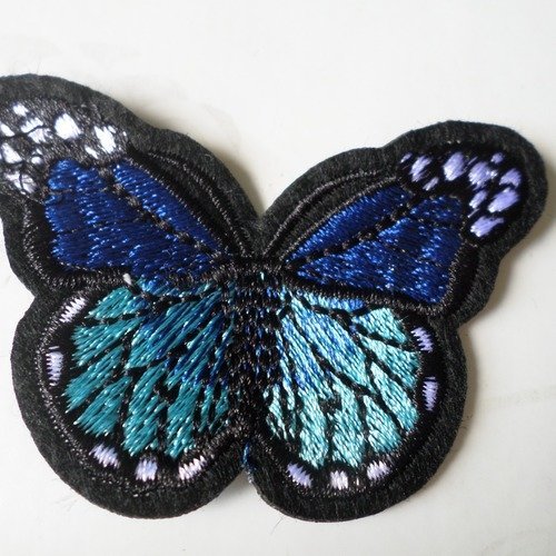 X 1 écusson-patch brodé papillon ton bleu foncé/turquoise à coudre 7 x 4,8 cm