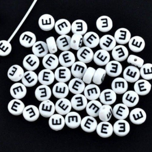 X 100 perles lettre/alphabet rond e noir fond blanc acrylique 7 mm