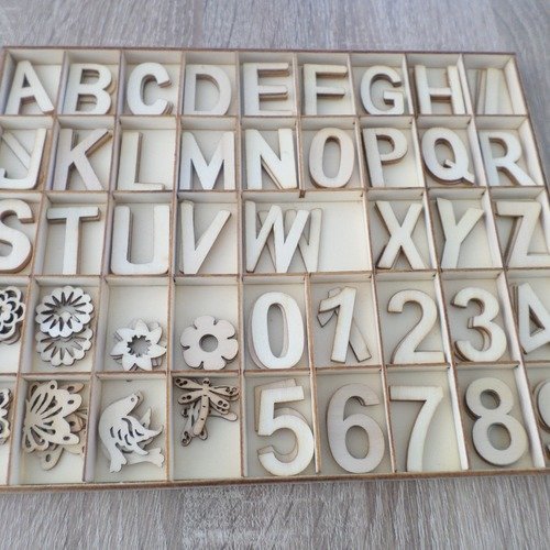 X 1 box de 132 mixte lettres-alphabet/chiffre+motif en bois naturel à décoré