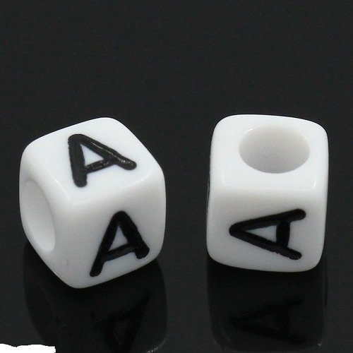 X 100 perles intercalaires lettre/alphabet cube a fond blanc acrylique 6 x 6 mm 
