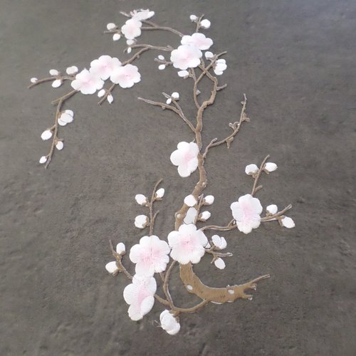 1 applique écusson/patch thermocollant brodé fleur de cerisier ton blanc/rose 40 x 14 cm(@@1)