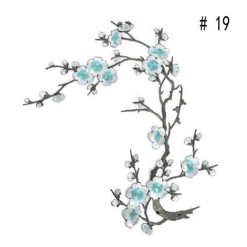 X 1 applique écusson/patch thermocollant brodé fleur de cerisier ton bleu/gris 40 x 14 cm(19)
