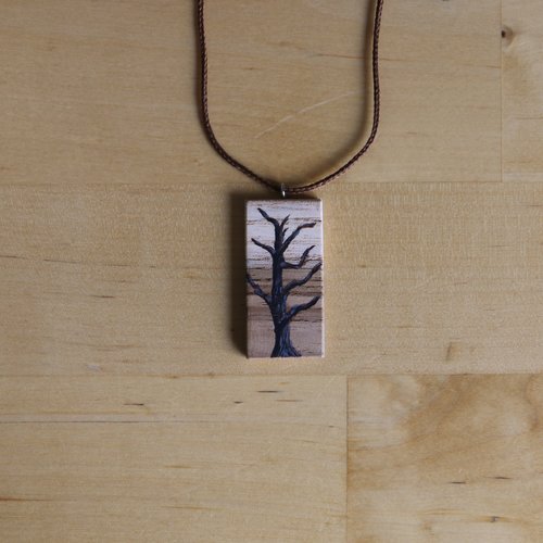 Collier en bois l’arbre du silence