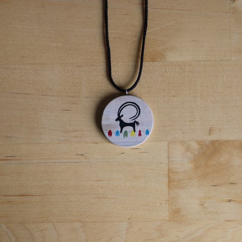 Collier en bois bélier sauvage