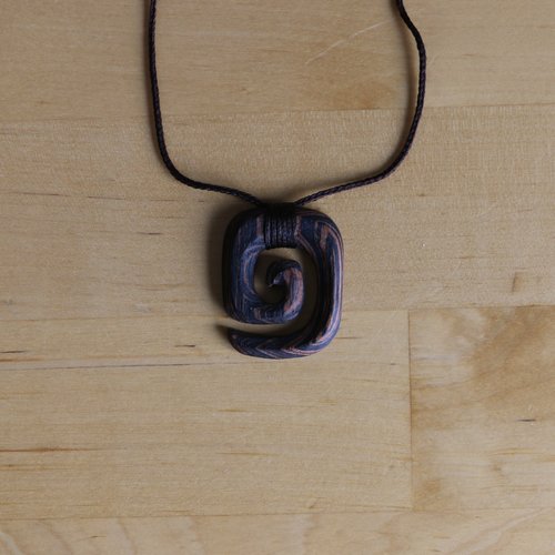 Collier en bois nœud du temps