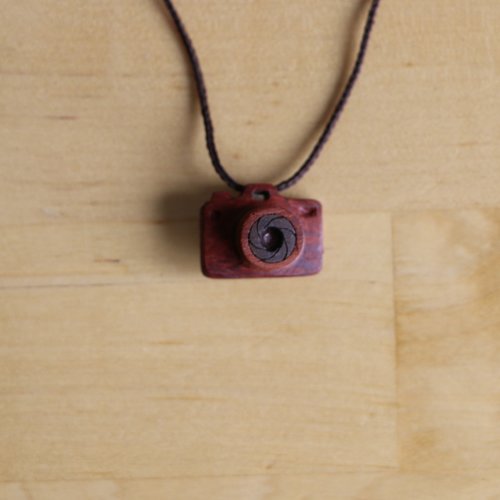 Collier en bois appareil photo en bois