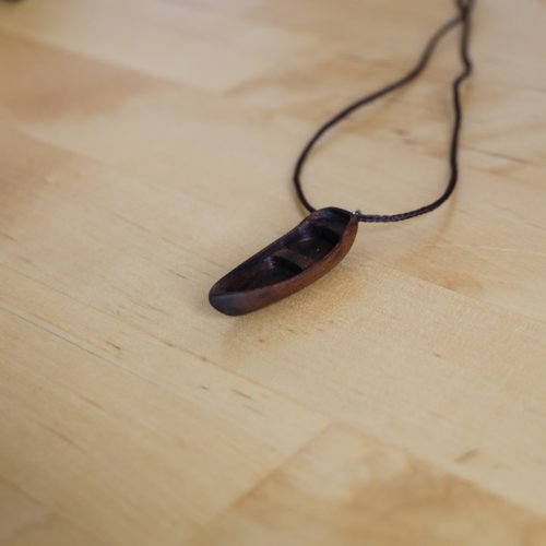 Collier en bois le bateau en bois