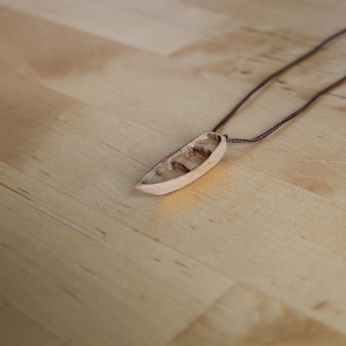 Collier en bois le bateau en bois