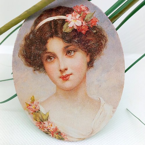 #broche, broche vintage/ rétro de forme ovale peinture jeune fille aux fleurs