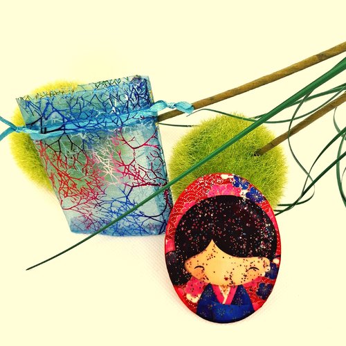 Grande broche ovale asiatique rose/bleu légère originale à paillettes muticolores