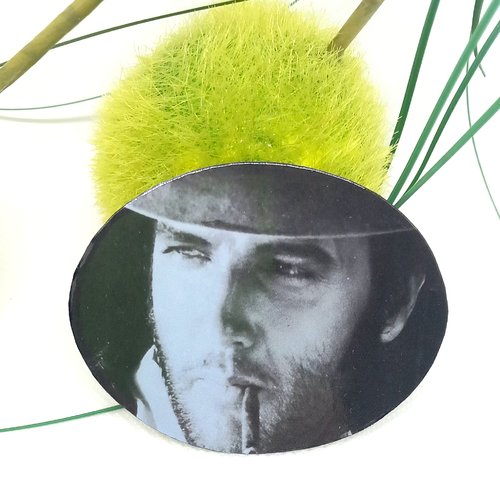 Broche elvis presley ovale en noir & blanc - cadeau elvis presley - cadeau fan de rock'n'roll