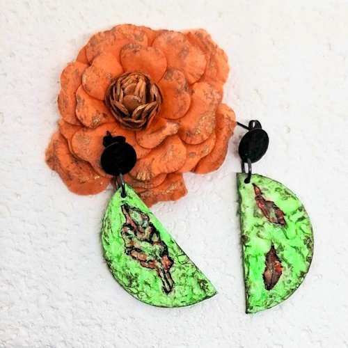 Boucles d'oreilles primitives vert ansi demi-rond - papier mâché - légères, nature, éco-responsable