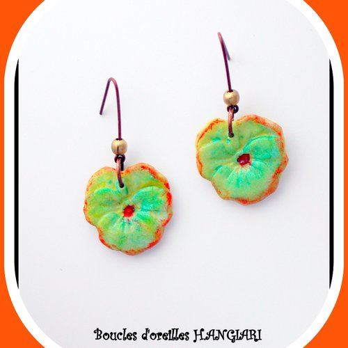 Boucles d'oreilles nature fleur en porcelaine froide, fait main - bijou façonné à la main - idée cadeau boucles  pas chères