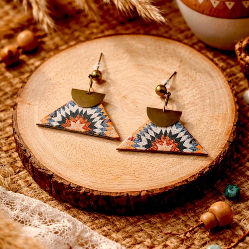 Boucles d'oreilles graphiques en triangle - style bohème chic -  fait main - upcycling - pièce unique -
