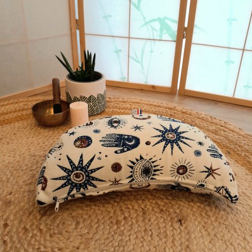 Coussin de méditation demi lune pour méditer se poser partager motif troisième oeil