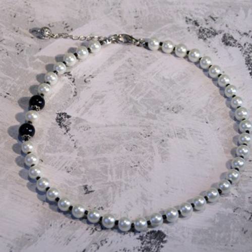 Collier perles blanc et noir