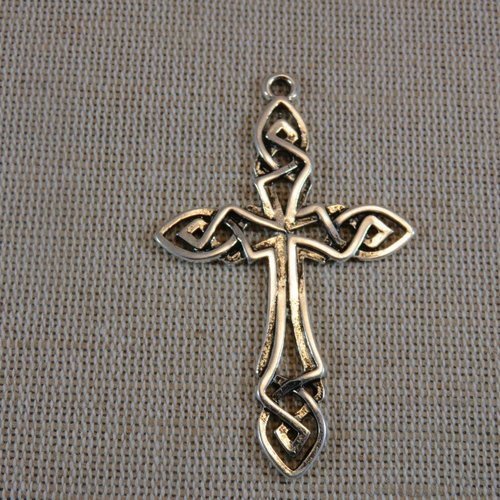 Pendentif croix nœud celtique en métal couleur argenté vieilli 58mm x 36mm