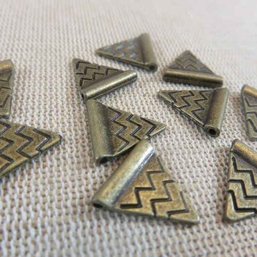 Perles triangle bronze gravé vague géométrique - lot de 5