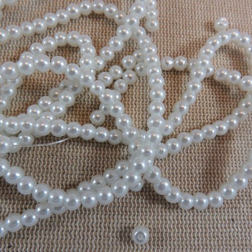 Perles blanc style nacré en acrylique 4mm - lot de 30