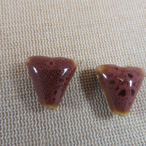 Perles triangle marron en céramique 17mm - lot de 2