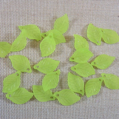 Breloques feuilles vert givré pendentif acrylique 18mm - lot de 15