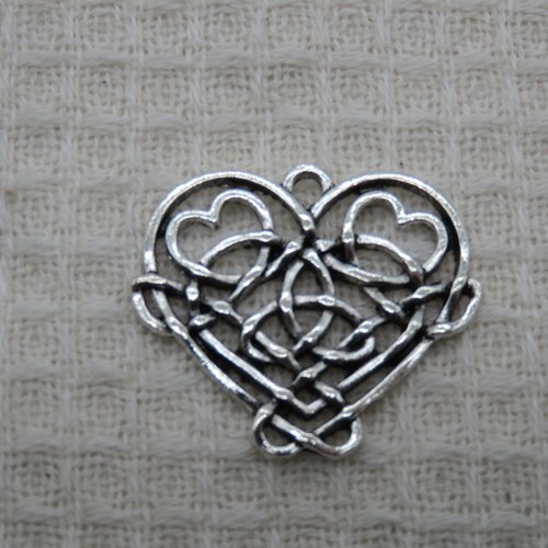Pendentif nœud celtique cœur métal 26mm couleur argenté