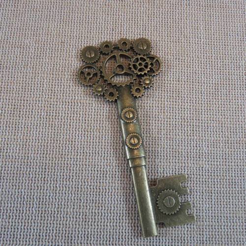 Grand pendentif clé steampunk métal couleur bronze 72mm
