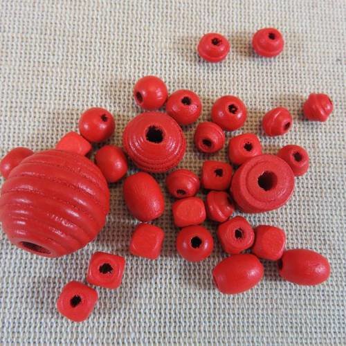 Perles en bois rouge diverses formes - lot de 30