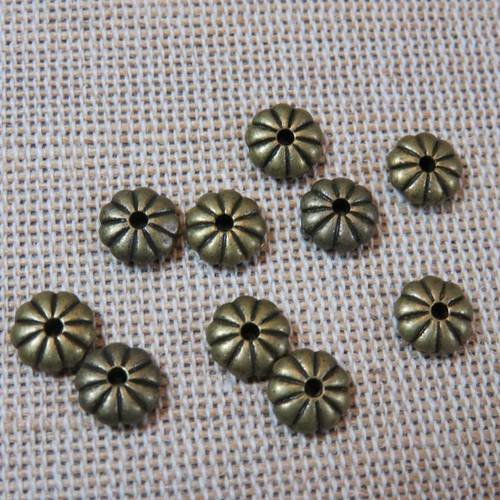 Perles fleur bronze 7mm en métal - lot de 10
