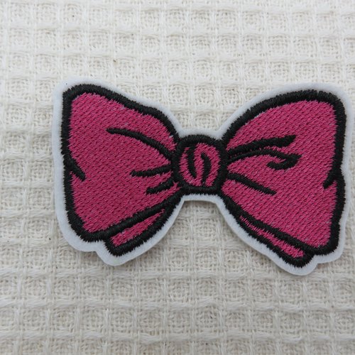 Patch noeud papillon rose écusson thermocollant textile à repasser
