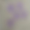 Perles fleur violet en verre 12mm gravure pétale - lot de 5