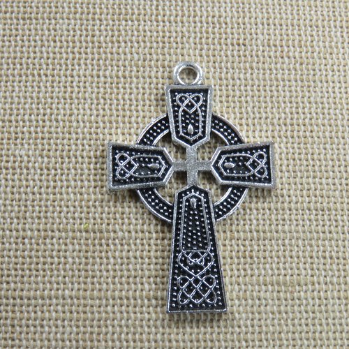 Pendentif croix nœud celtique argenté 40mm métal