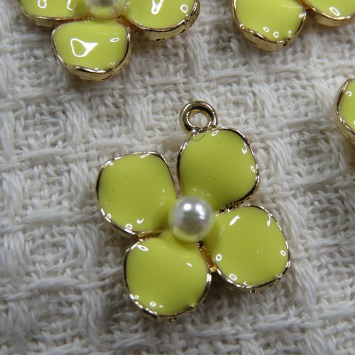 Breloque fleur jaune pendentif métal émaillé 19mm - lot de 2